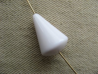 画像2: Vintage Plastic White Bell Beads