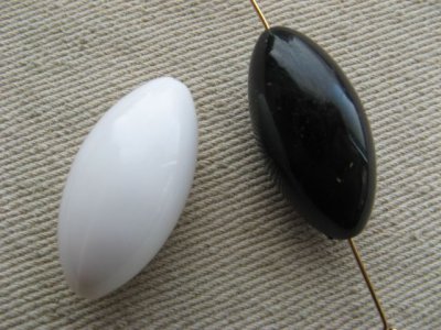 画像2: Vintage Lucite Elongated Oval Beads