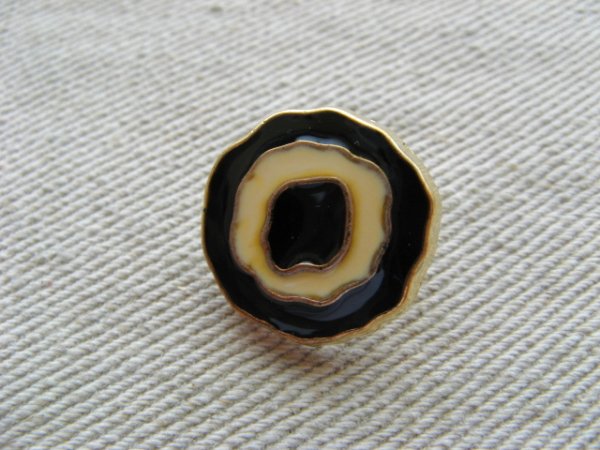 画像1: Vintage Plastic Gold BK/IVO Enamel Button (1)