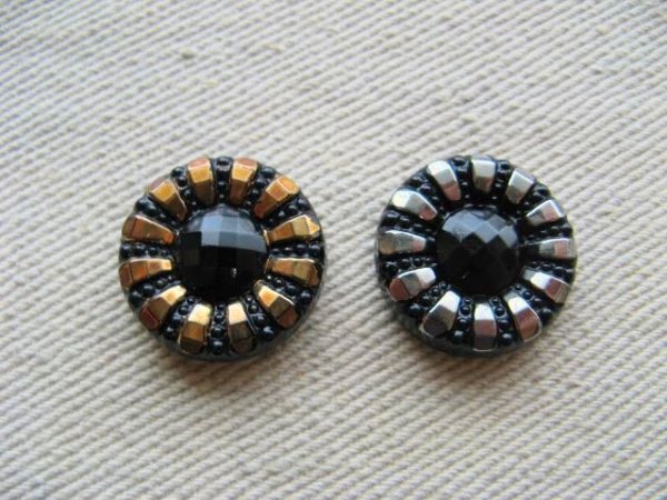 画像1: Glass Black Daisy Cabochon 18mm (1)