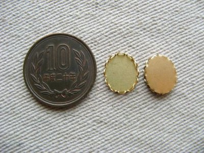 画像1: Brass Lace Edged Oval Setting 12x10mm 2個入り