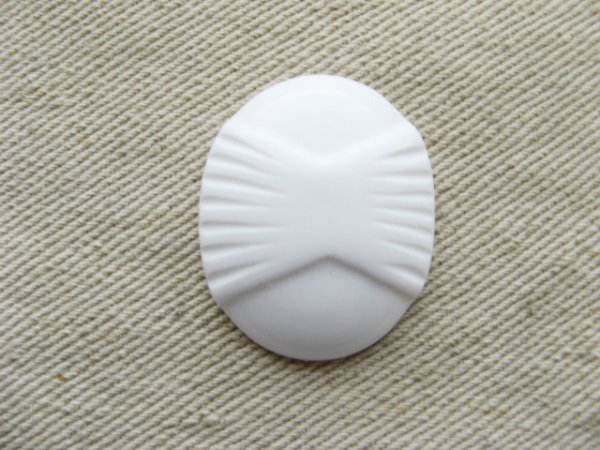 画像1: Vintage Plastic White Ridged Bow Cabochon (1)