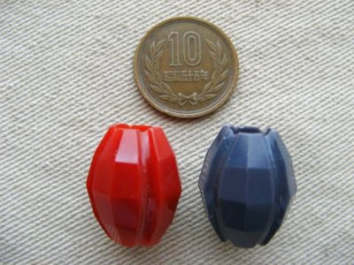 画像1: Vintage Plastic Oval Facet Beads (Big Hole)