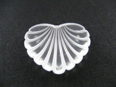 画像2: Vintage Plastic Clear Shell Heart Cabochon