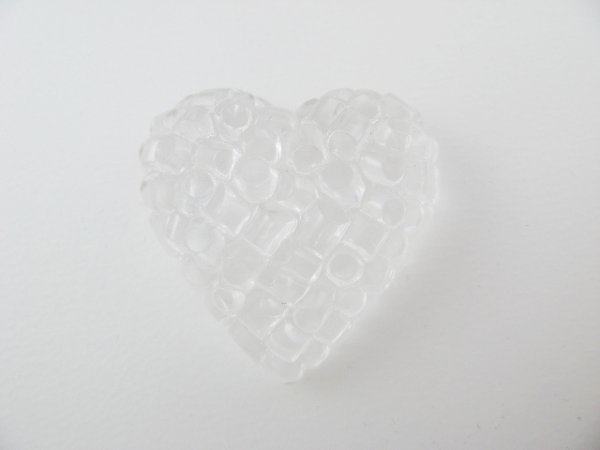 画像1: Vintage Plastic Clear Bumpy Heart Cabochon (1)