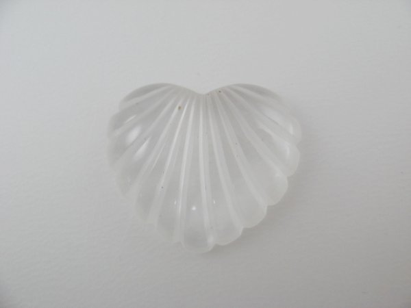 画像1: Vintage Plastic Clear Shell Heart Cabochon (1)