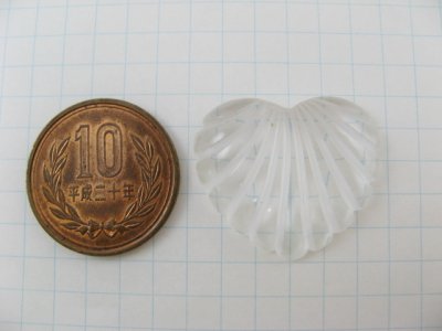 画像1: Vintage Plastic Clear Shell Heart Cabochon