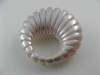 画像2: Vintage Plastic Ridged Pearl hoop