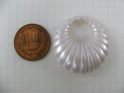 画像1: Vintage Plastic Ridged Pearl hoop