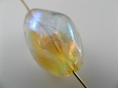 画像2: Vintage Plastic Iridescent Beads 2個入り