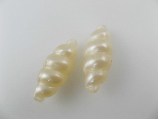 画像1: Vintage Plastic Twist Pearl Tube Beads 2個入り (1)