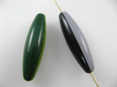 画像2: Vintage Plastic 2-tone Oval Beads 2個いり