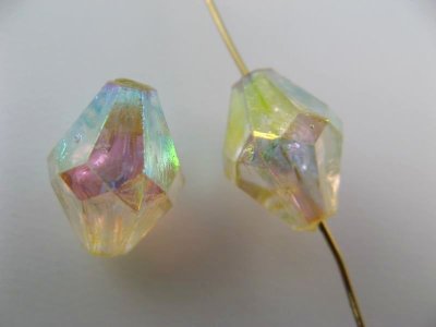 画像2: Vintage Plastic AB Diamond Beads 4個入り