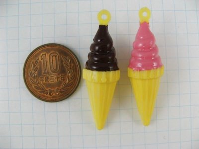 画像1: Plastic Soft-cream corn charm