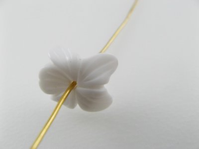 画像2: Vintage Plastic White Flower Beads 2個入り