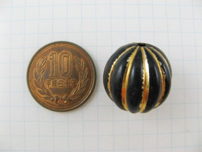 画像1: Vintage Black/Gold Round Melon Beads 20mm