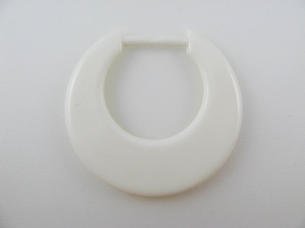 画像1: Vintage Plastic Flat Ivory Pendant Ring (1)