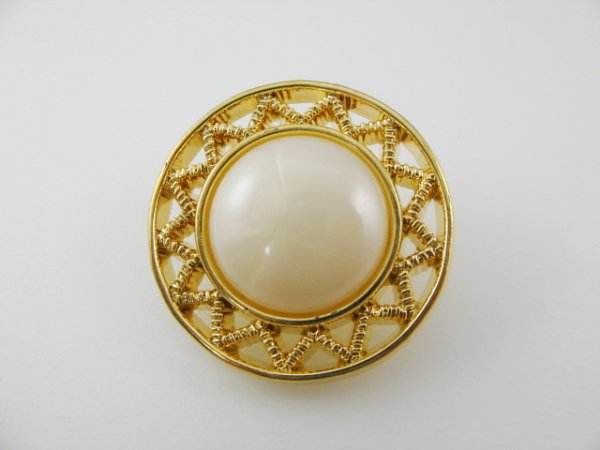 画像1: Plastic Pearl+Gold Button【85】 (1)