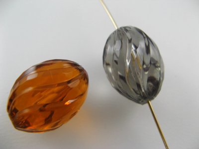 画像2: Vintage Plastic Clear Swirl Oval Beads 