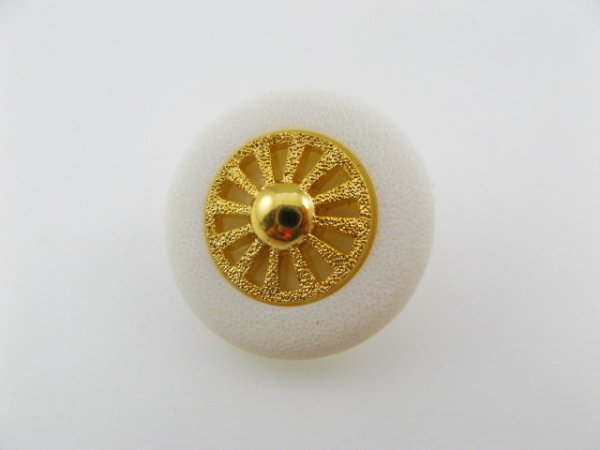 画像1: Plastic White+Gold Filigree Wheel Button (1)