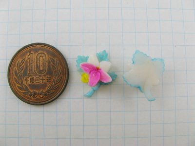 画像1: Vintage Plastic Flower Bouquet cabochon