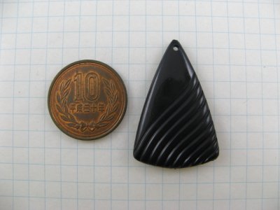 画像1: Vintage Plastic Triangle+Wave Charm