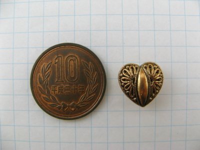 画像1: Vintage Plastic Copper Heart Button