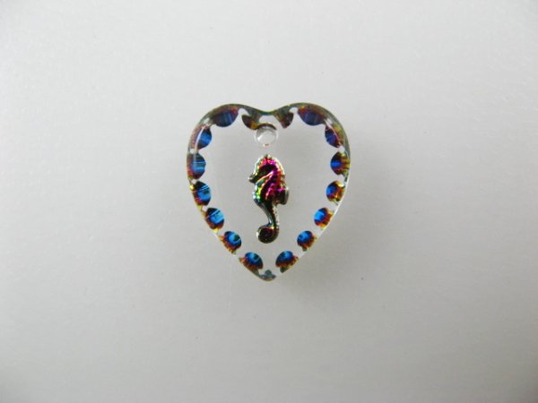 画像1: Tiny Seahorse Heart Glass Intaglio Pendant (1)
