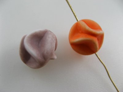 画像2: Vintage Plastic Matte Pinch Nagget Beads 