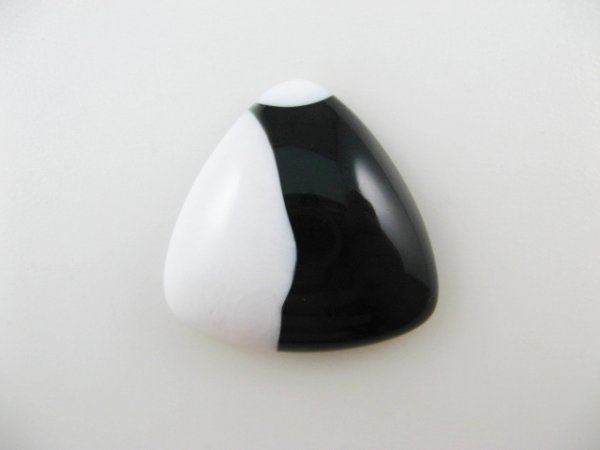 画像1: Vintage Lucite BK/WH Triangle Cabochon (1)