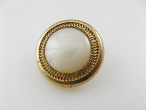 画像1: Plastic Round Pearl+Gold Button  (1)