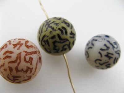 画像2: Vintage Plastic Crack Ball Beads