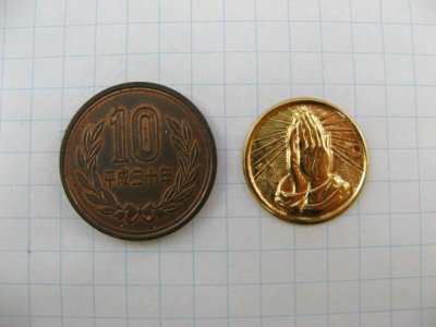 画像1: Vintage Goldplated Prayhands Coin