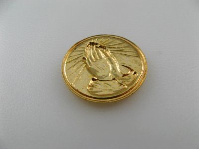 画像2: Vintage Goldplated Prayhands Coin