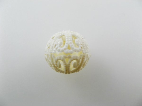画像1: Vintage Plastic Ivory Filigree Beads 2個入り (1)