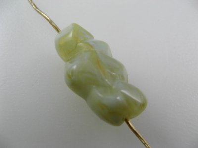 画像2: Vintage Plastic Warped Gold/Jade Beads