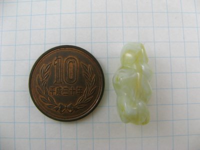 画像1: Vintage Plastic Warped Gold/Jade Beads