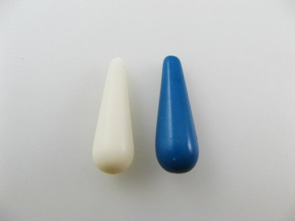 画像1: Vintage Plastic Matte Drop Beads 2個入り (1)