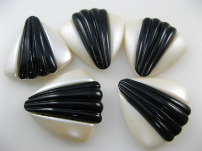 画像2: Vintage Plastic Designed Triangle Cabochon