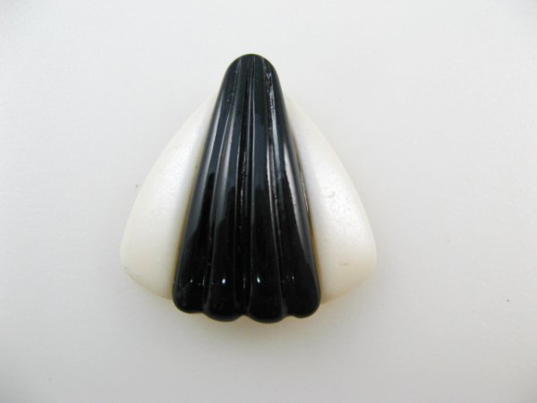 画像1: Vintage Plastic Designed Triangle Cabochon (1)