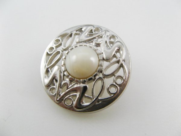 画像1: Plastic Large Silver+Pearl Filigree Button (1)