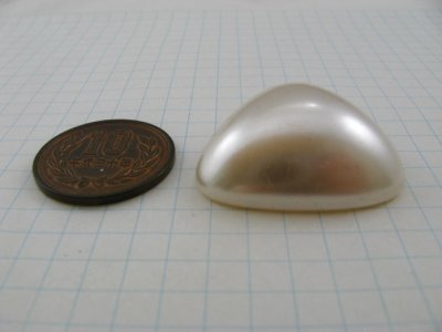 画像2: Vintage Plastic Big Triangle Pearl Cabochon