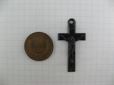 画像1: Vintage Plastic Crucifix Charms