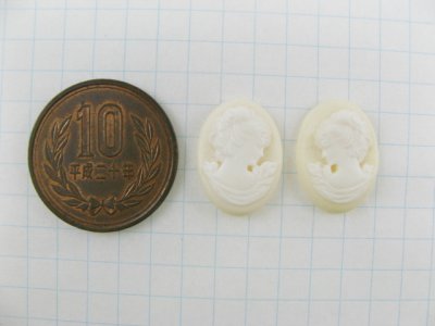 画像1: Vintage Plastic Ivory/WH Cameo 18x13mm