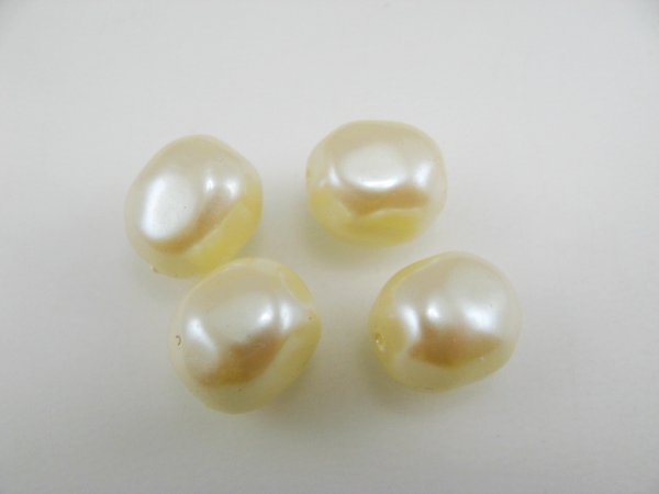 画像1: Vintgae Pearlized Plastic Beads (Rec) 4個いり (1)