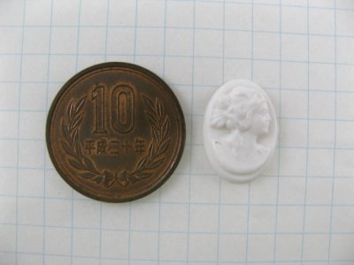 画像1: Vintage Plastic Off-WH Cameo 18x13mm