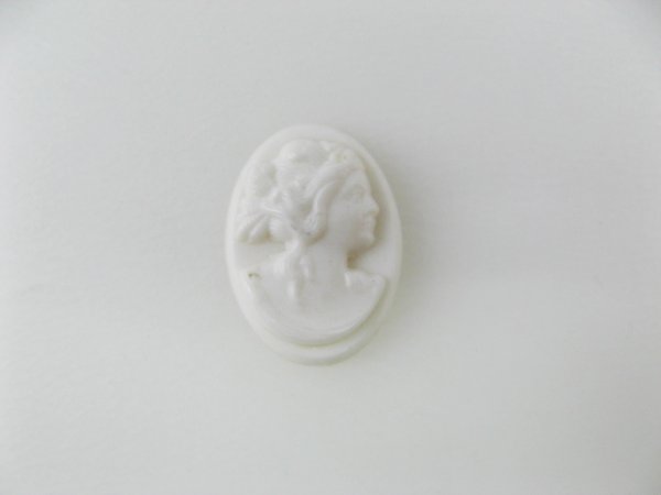 画像1: Vintage Plastic Off-WH Cameo 18x13mm (1)