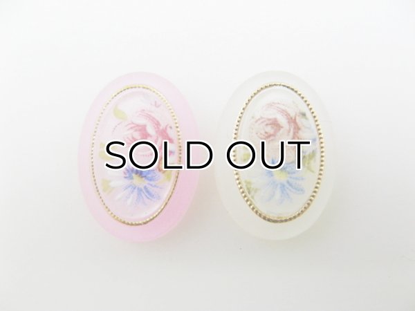 画像1: Vintage Plastic Pastel Flower Oval Cabochon (1)