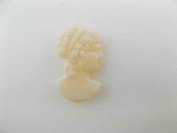 画像1: Vintage Cream Cameo head (1)