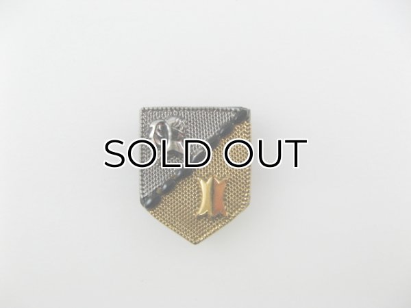 画像1: Vintage Glass Shield Cabochon (1)